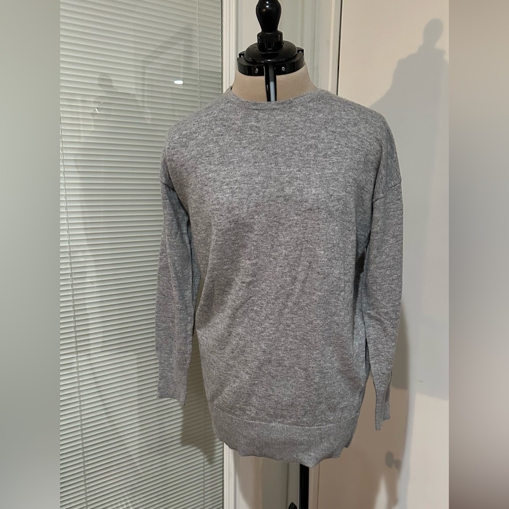 Forever 21 women’s grey sweater